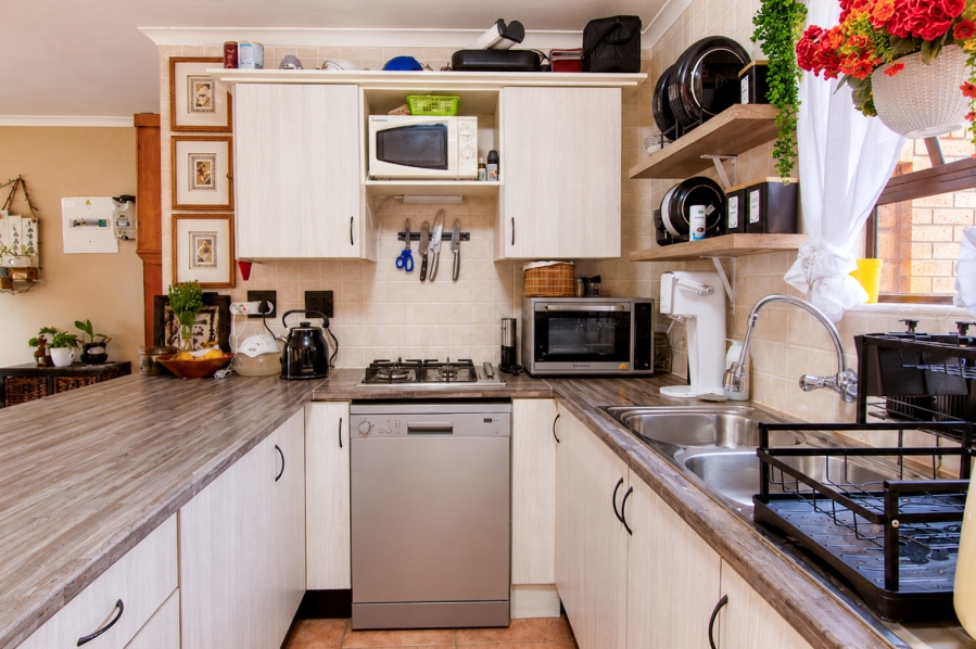 2 Bedroom Property for Sale in Sea Breeze Western Cape